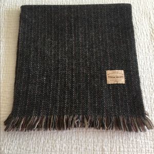 EUC Mucros handwoven large wool scarf w/fringes